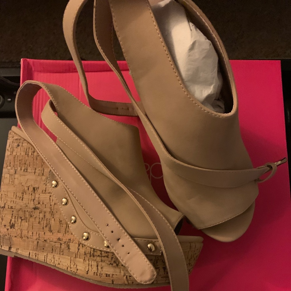 Tan Wedges
